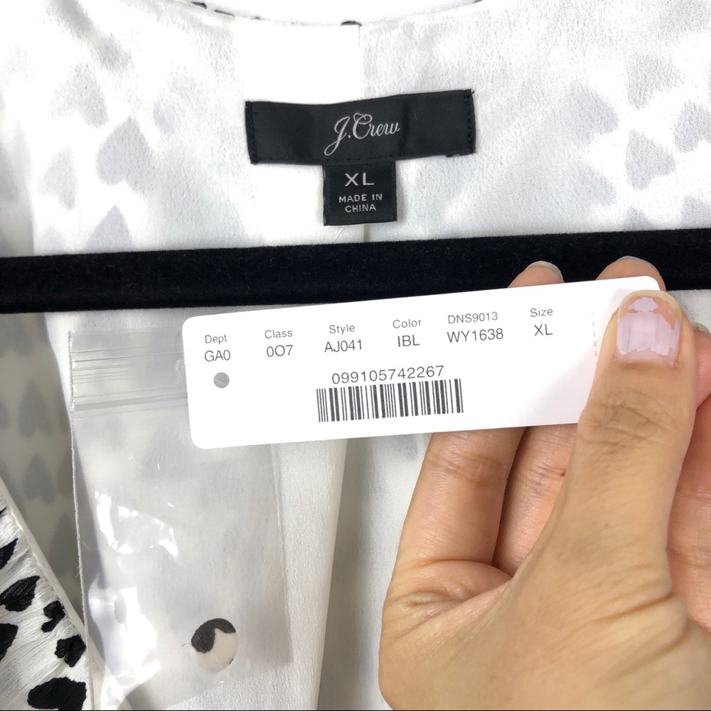 NWT J.Crew Ruffle-trim V-neck blouse Heart Pattern - Picture 3 of 9